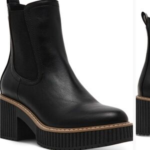 DV by Dolce Vita women’s Chelsea Lug sole heeled boots 
Size 9.5